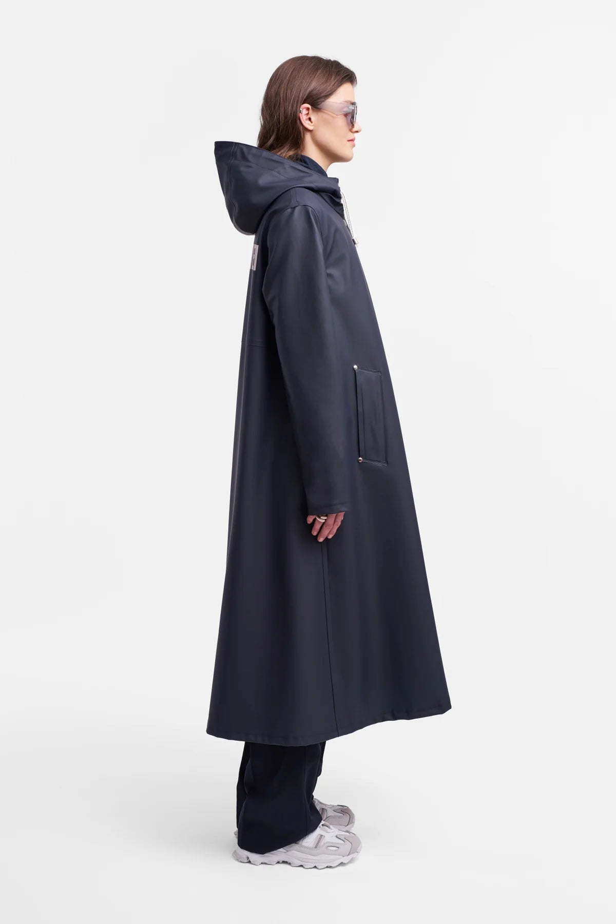 STUTTERHEIM Mosebacke Long Print Raincoat Navy Amaryllis West End