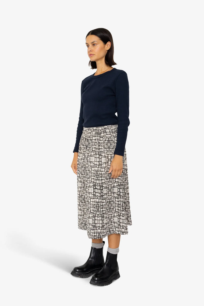 Folk Full Seam Skirt - Black / Ecru Maze Print