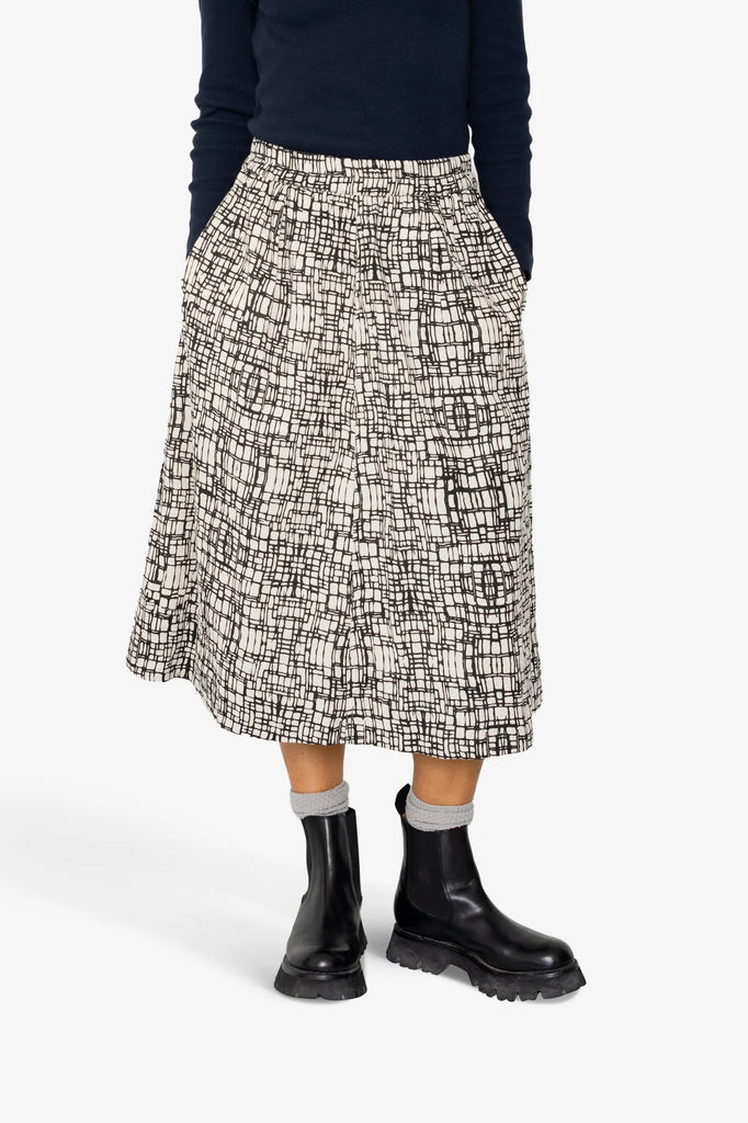 Folk Full Seam Skirt - Black / Ecru Maze Print
