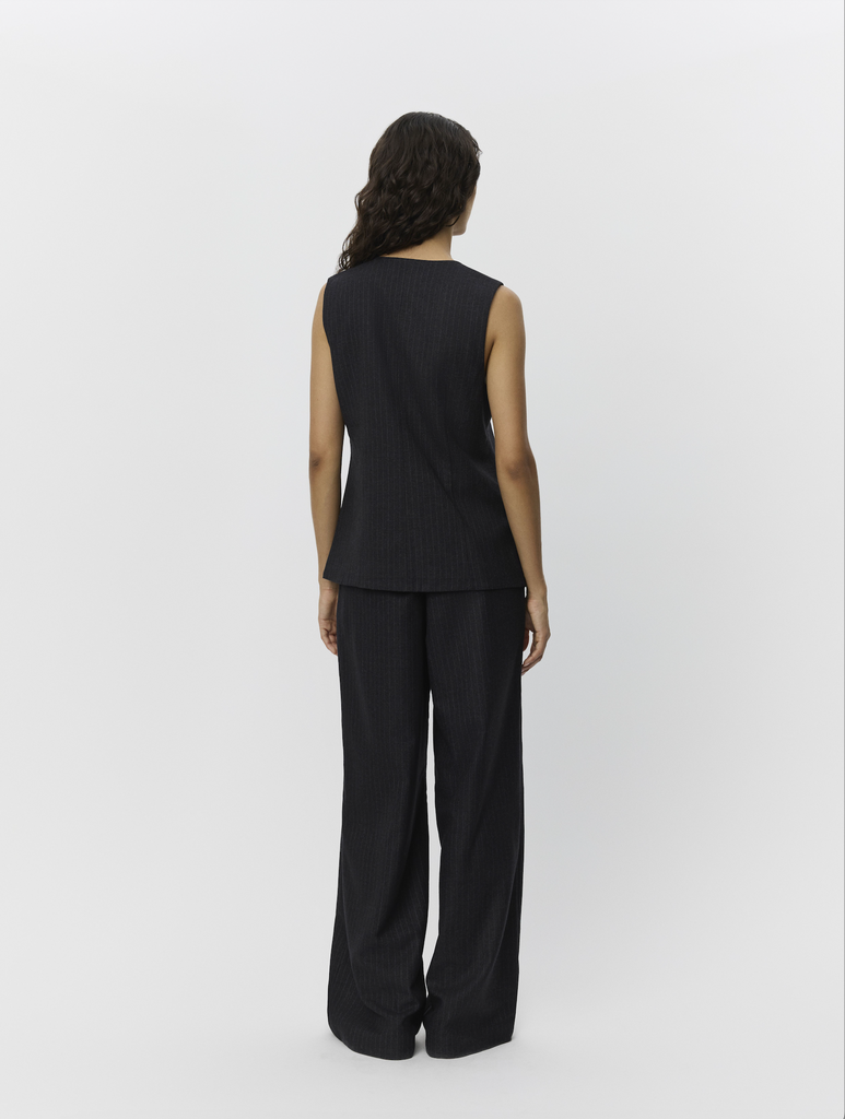 SOFIE SCHNOOR MERTHASW VEST - Black