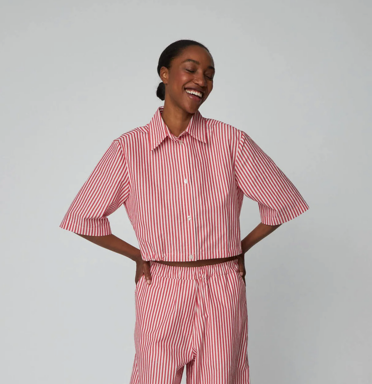 STELLA NOVA cropped striped cotton shirt - red stripes